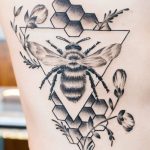 tatouage abeille signification